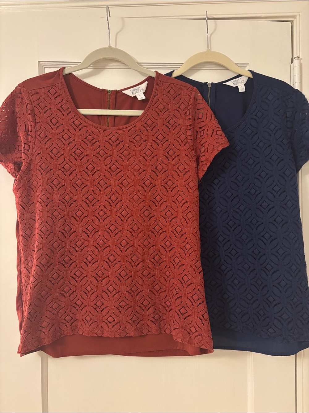 Market & Spruce Lace Overlay Short Sleeve Top in Rust and Navy